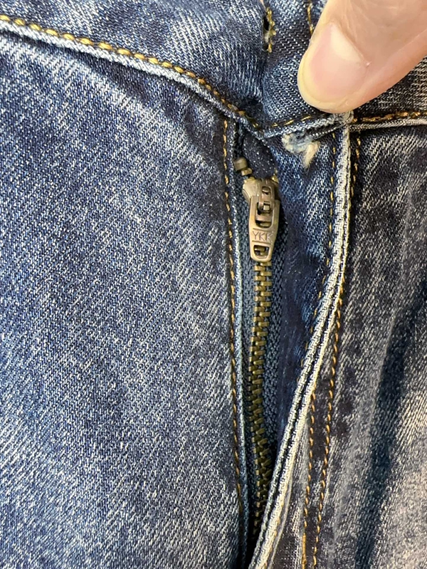 ブランドジーンズ角部分ディテール